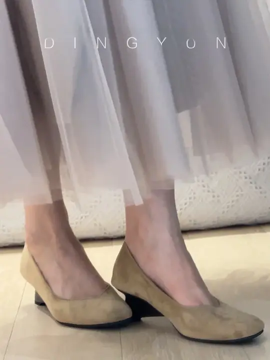 羊皮製 デザイン重視の低ヒールパンプス【先細り・春夏用・通勤向け】