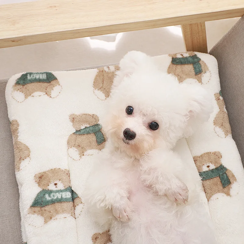 犬用秋冬暖かい寝具：厚手マットで1歳未満の犬に最適な汎用タイプ