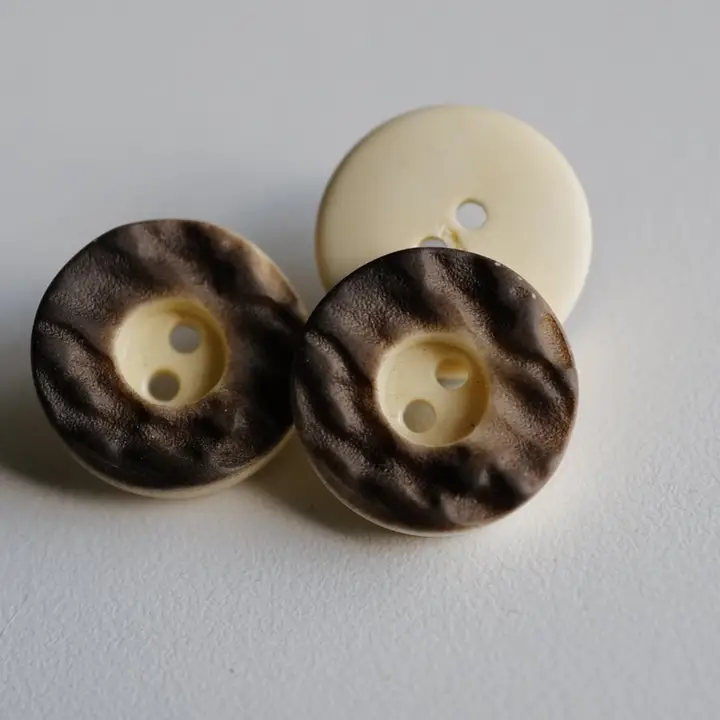 1980年代風アイボリーカラーの果物モチーフボタン【直径20mm・厚さ5mm】