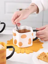猫爪デザインのかわいい陶器製マグカップ【フタ付き・スプーン付き】