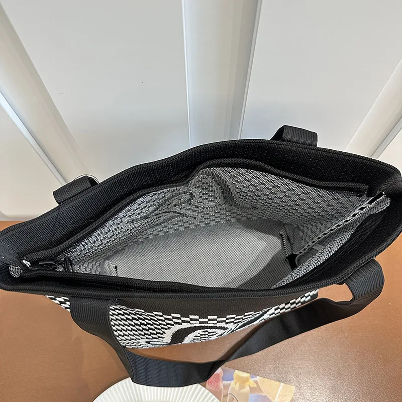 1泊旅行用の軽いトートバッグはどれがおすすめ？