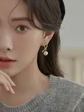精緻な結びデザインの幾何学パールピアス【ブラックホワイト・ゴールドメッキ・女性用】