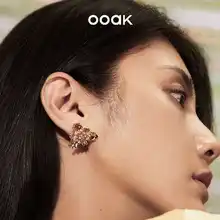 シンプルでエレガントなアイリスデザインの取り外し可能なジルコニアピアス（セットアップ対応）