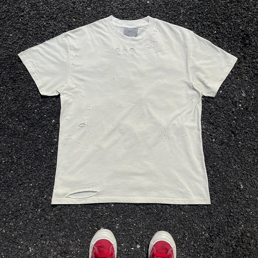 色落ちしたTシャツを元に戻す方法は？破れデザインのカジュアルTシャツが答えになる