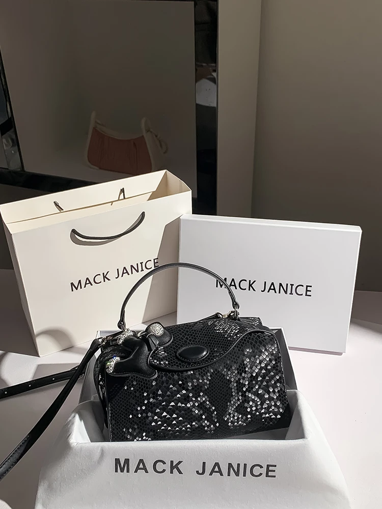 おしゃれなボストンバッグはどこで買えるか？MackJaniceのトレンド感溢れるボストンバッグが通勤に最適な理由
