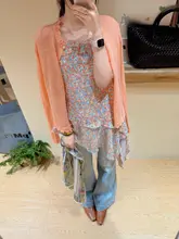 華やかなフラワープリントのキャミソールワンピース【春用・ウエストマーク・女性用】（セットアップ対応）