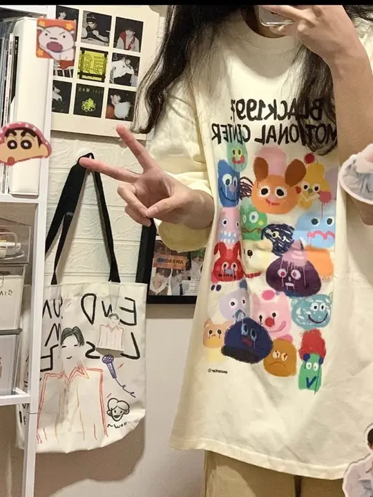 カジュアルな女性用ビンテージ風半袖Tシャツ【オーバーサイズ・純綿・アニメプリント・デザイン性】