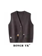 刺繍入りVネックの山羊毛ニットベスト【ゆったりデザイン・秋冬用】