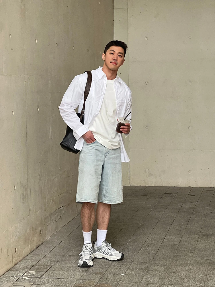 40代メンズのカジュアルスタイルに合う、ゆったりシャツの選定ガイド