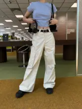 抗しわ機能付きカジュアルカーキ色ワイドコットンパンツ【レディース・フレアデザイン・梨形体型対応】
