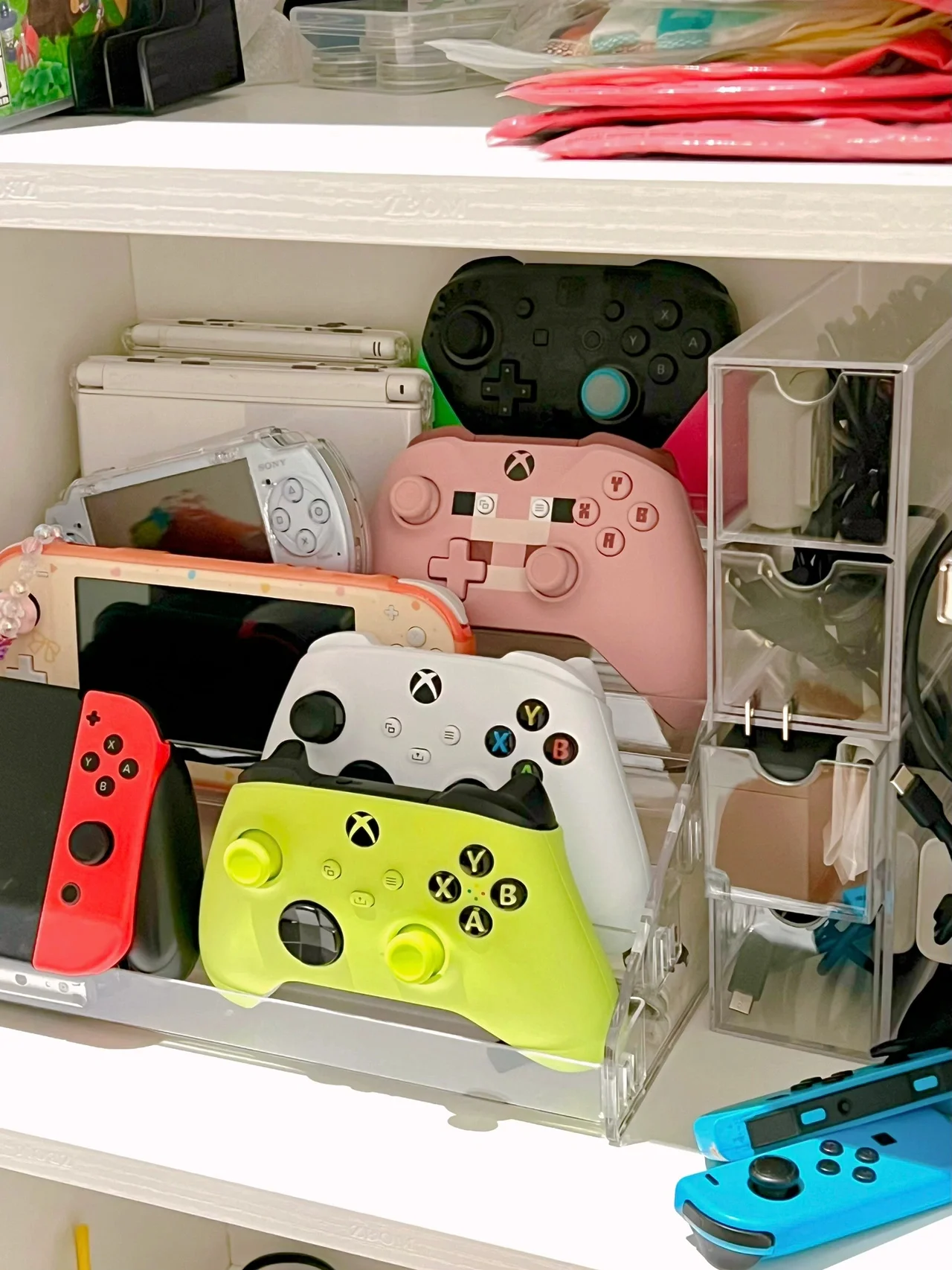 ゲームコントローラー収納ボックス：PS5・Switch・Xbox対応の梯形ラダーラックの実用性と設置ガイド