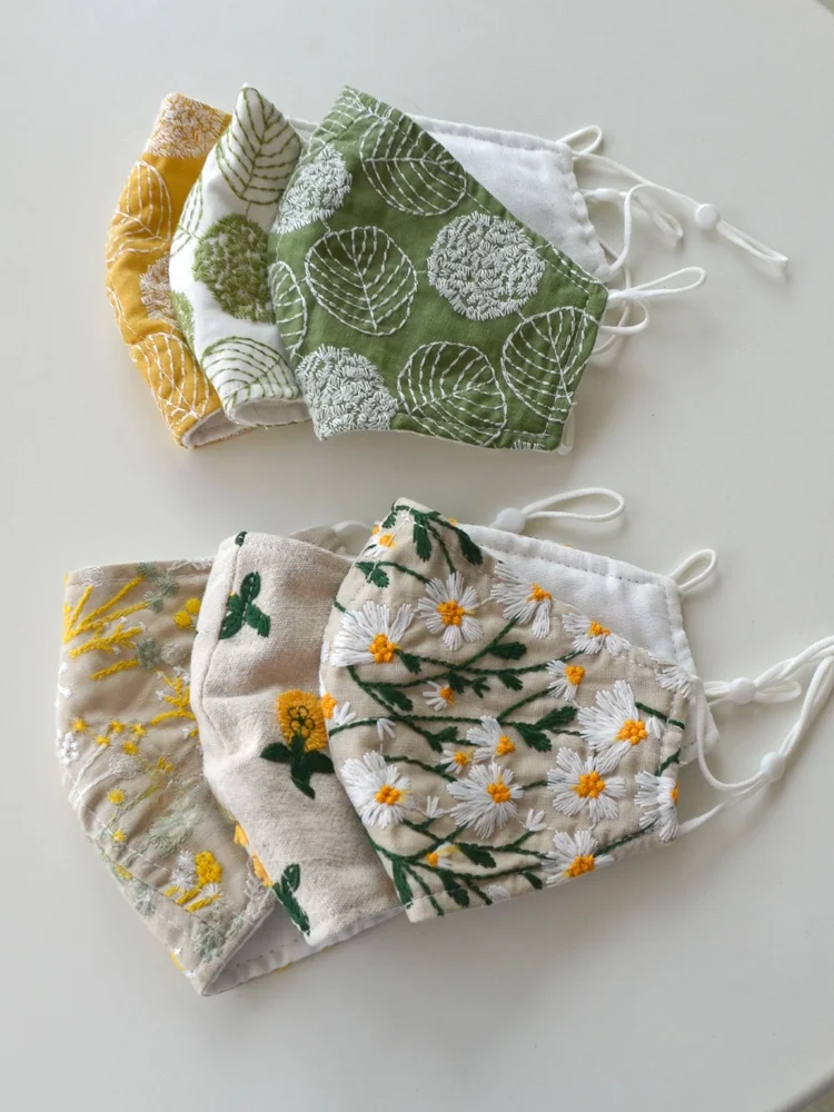 フェイスマスクシートは本当に必要？刺繍花柄のマスクガーゼが日常に与える、静かな美しさとは