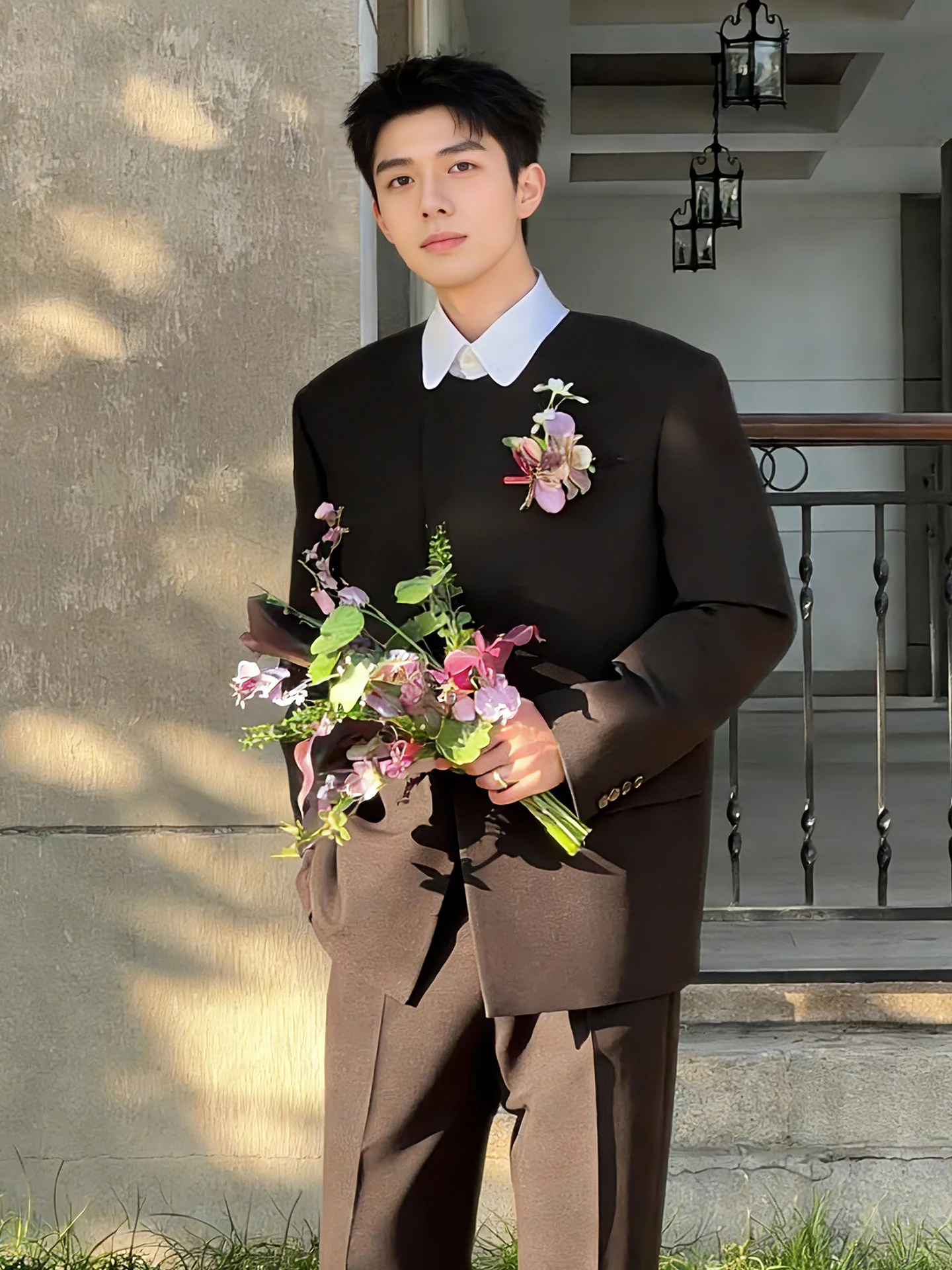 新中式斜襟スーツ：高級感と結婚式に最適な肩パッド付きセットアップ