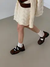 方頭デザインのマジックテープ付きカジュアルシューズ【透かしデザイン・個性的・春用】