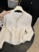 刺繍デザインのVネックカーディガン【春用・極上の柔らかさ・モヘア混】