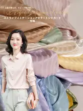 ストライプデザインの薄手サテン生地【春夏用・滑らかな手触り・ドレッシーな素材】
