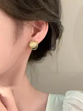 猫目石風ピアス【個性的でおしゃれ・耳たぶに優しい・美しいデザイン】