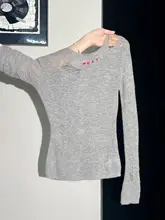 トレンドの長袖ニットTシャツ【プレミアムニット・刺繍デザイン・スリムフィット】