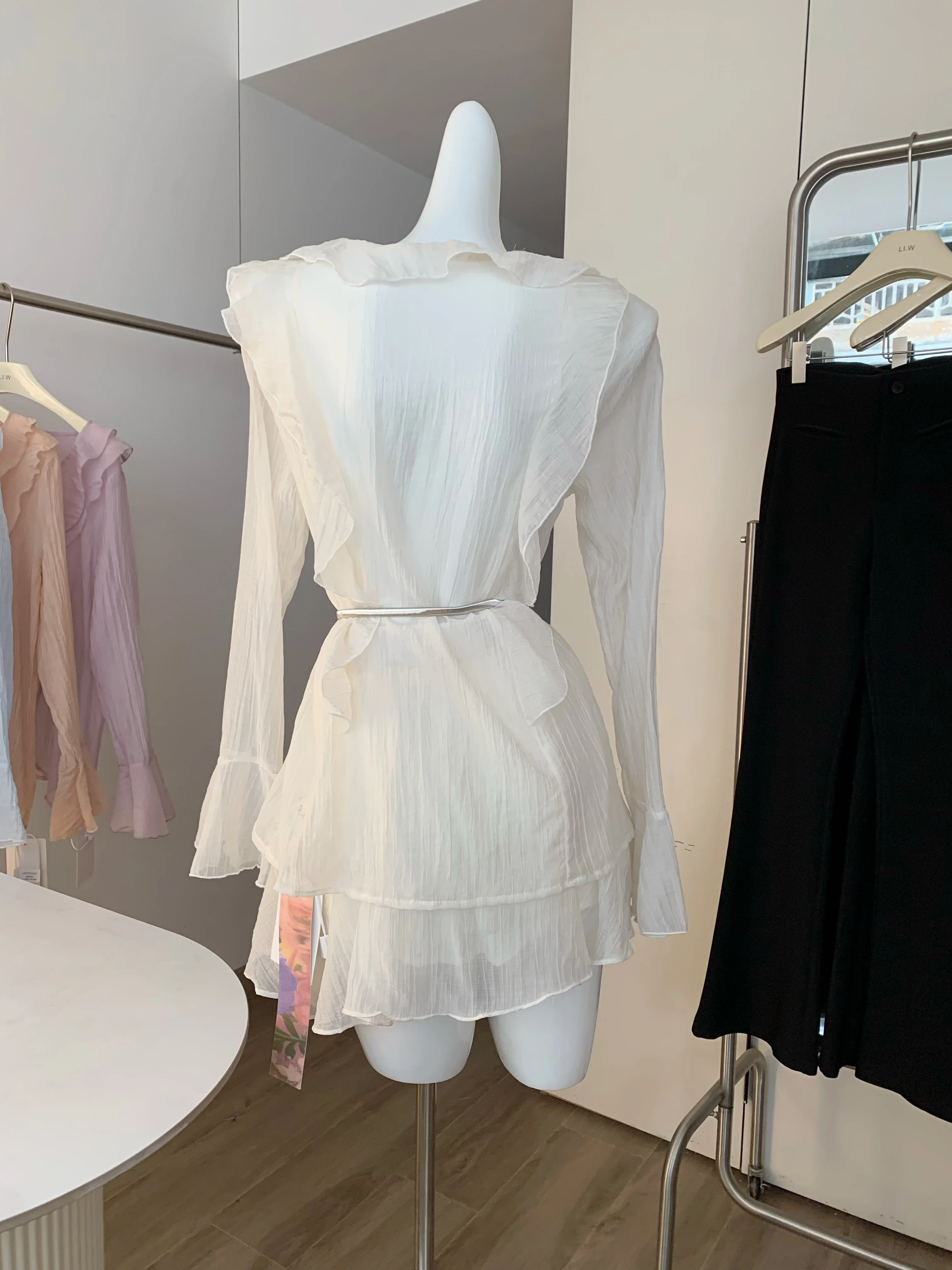 ペアルック カップル 夏の定番アイテム：涼しげなラッフル袖シャツとフレアスカートセット