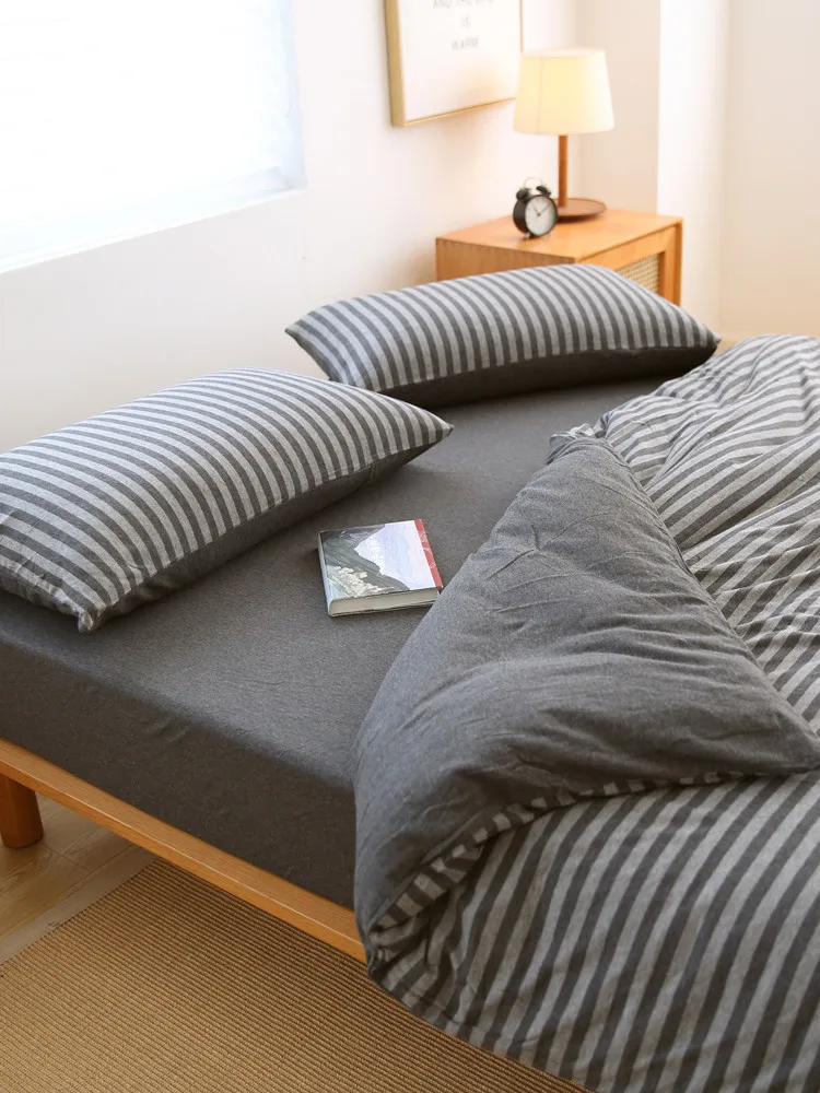 揃えるミニマリスト部屋づくりアイテム｜ベッドカバー選びの徹底解説