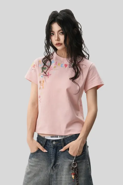 手描きグラフィティデザインの正肩ラウンドネック半袖Tシャツ【春夏用・オールマイティ・フィット感】