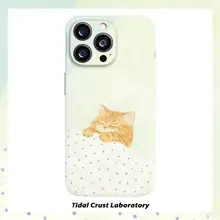 可愛らしい手描き猫デザインの2in1スマホケース【寝具スタイル・iPhone対応】（セットアップ対応）