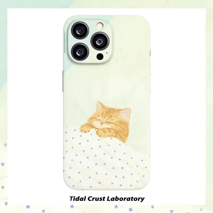 可愛らしい手描き猫デザインの2in1スマホケース【寝具スタイル・iPhone対応】（セットアップ対応）
