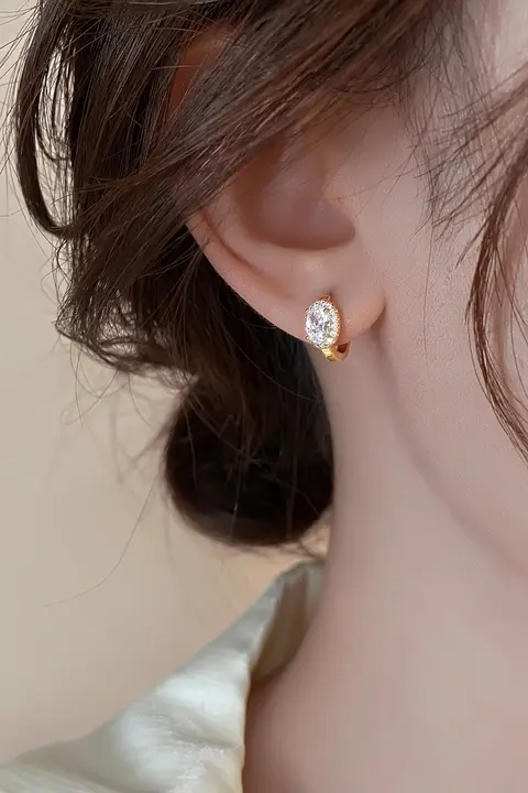 美しいデザインの水滴型ジルコンピアス【洗練されたスタイル・通勤用】