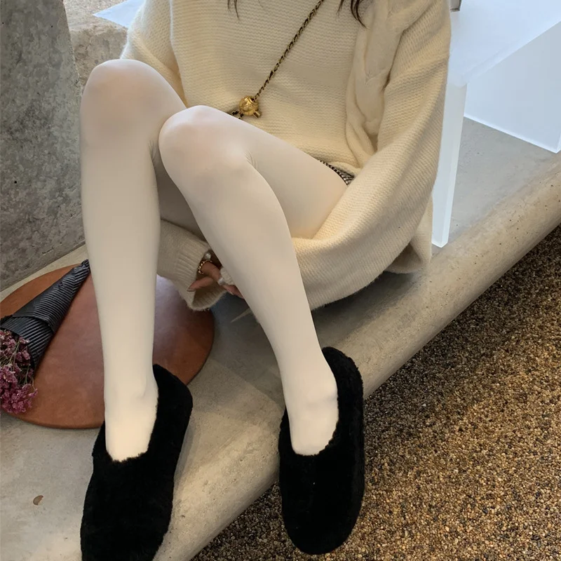 淡い水色とマウヴ・ピンクの間で迷うあなたへ：本当に似合う色はどれ？