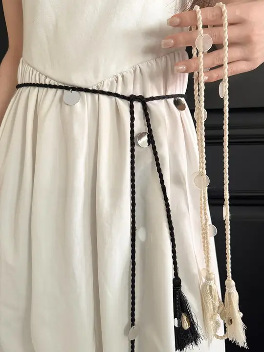 ボヘミアンスタイルの流れるフリンジ付きウエストストラップ