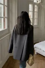 都会的で機能的！後ろスリット入りジャケット【女性用・カジュアル・上質感】