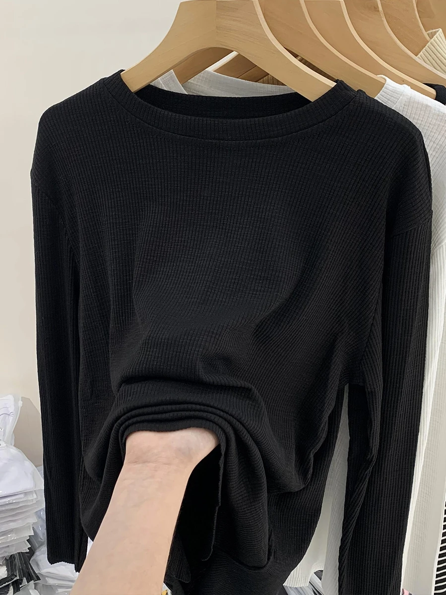 重ね着 ロンt おすすめ レディース：白色の長袖ニットTシャツの通勤風使い方と実用性解析
