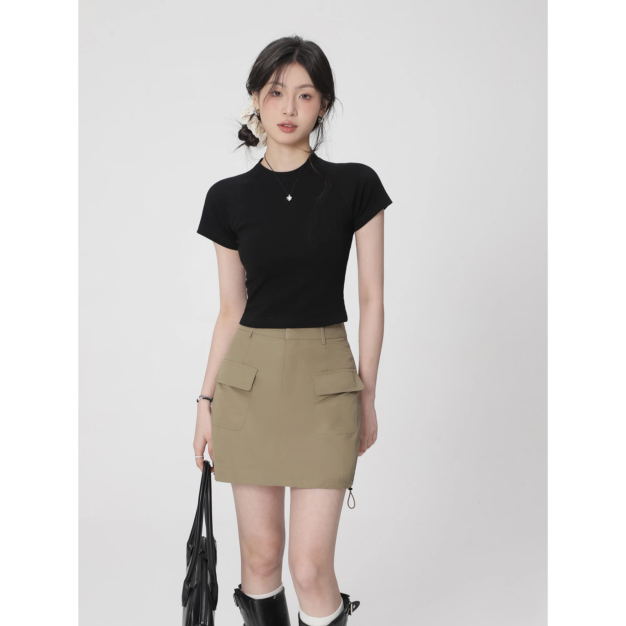 大人可愛い服 40代コーデの完全ガイド｜シンプルなTシャツで実現する自然な可愛さ