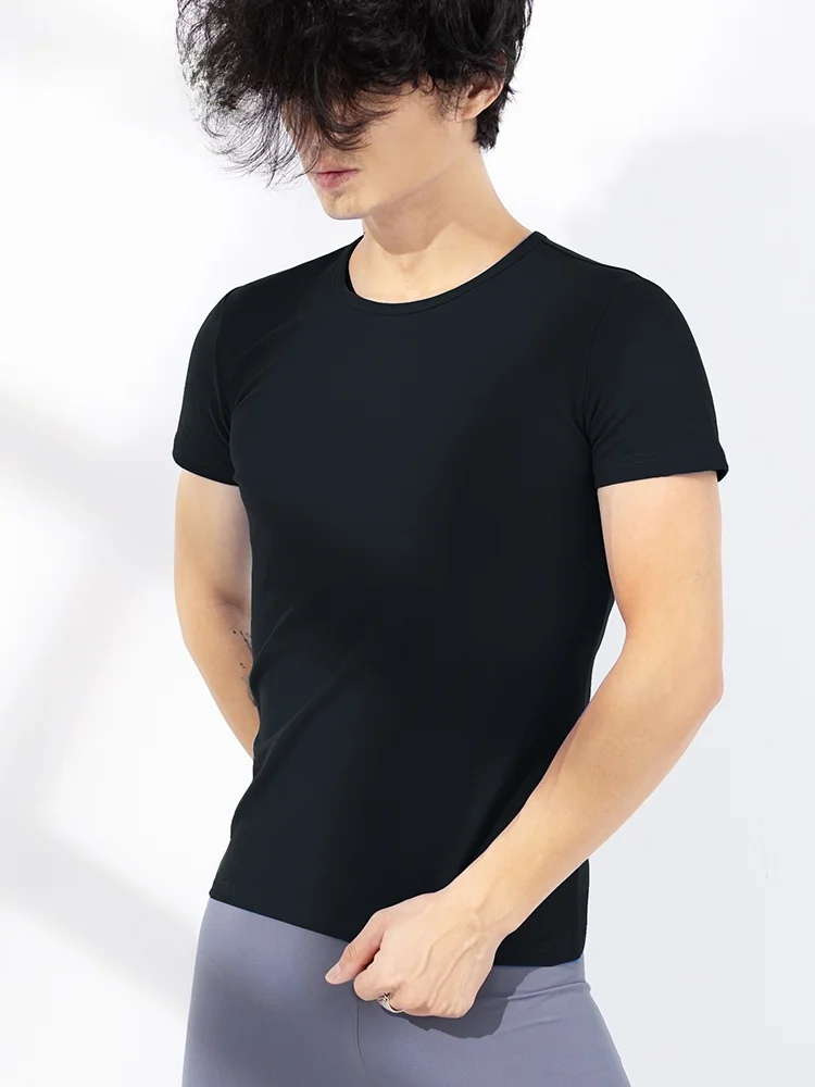 ストリートファッションの本質は動きにある？パフォーマンス服の実測ガイド