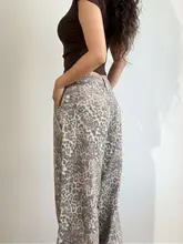 レトロなデザインのハイウエスト広めのレッグパンツ【豹柄・フィット】（セットアップ対応）