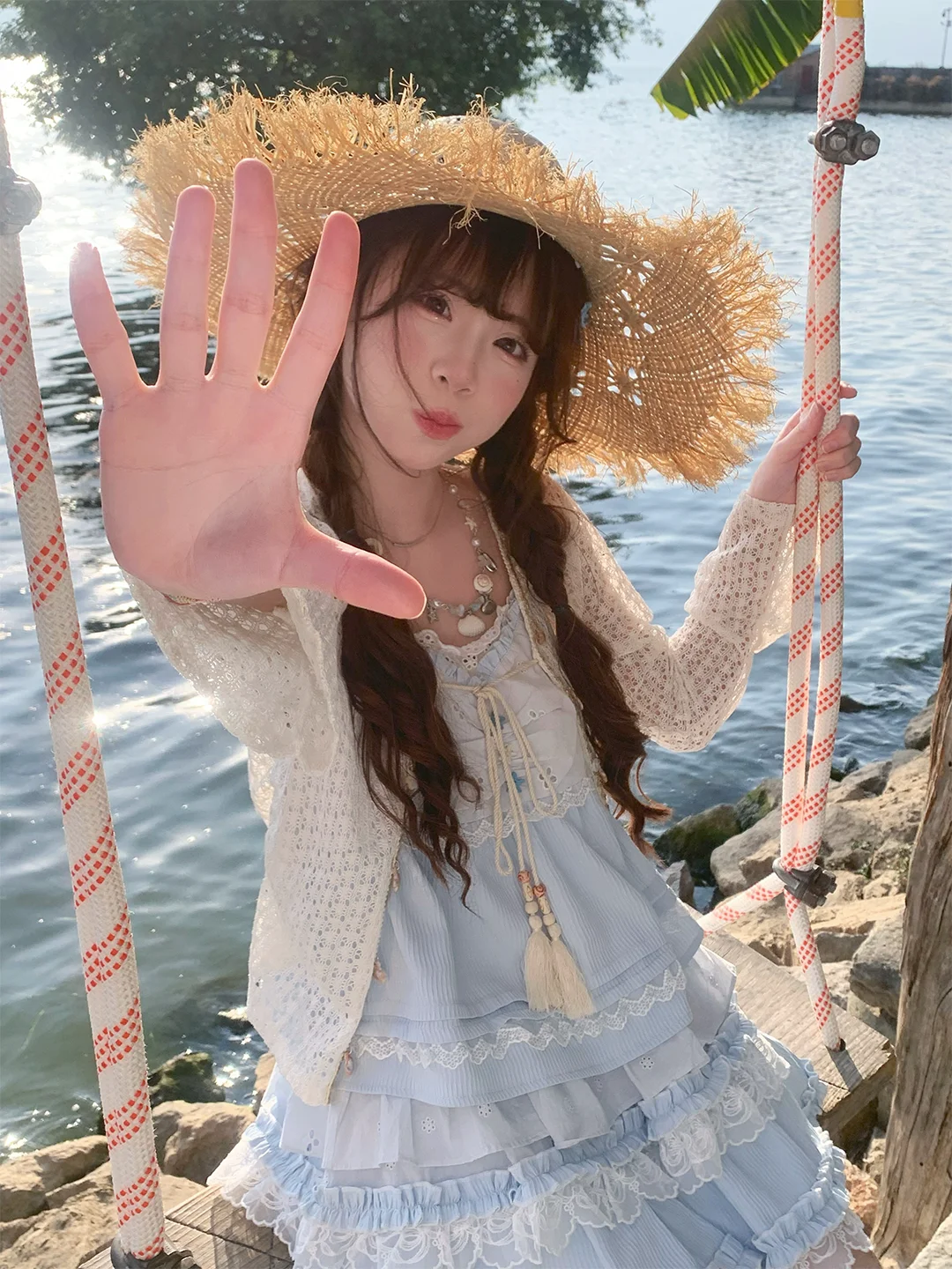 ビーチスタイルのボヘミアカーディガン【ライトな海塩色・ドル感ブルーキャミソール・フレアスカート】（セットアップ対応）