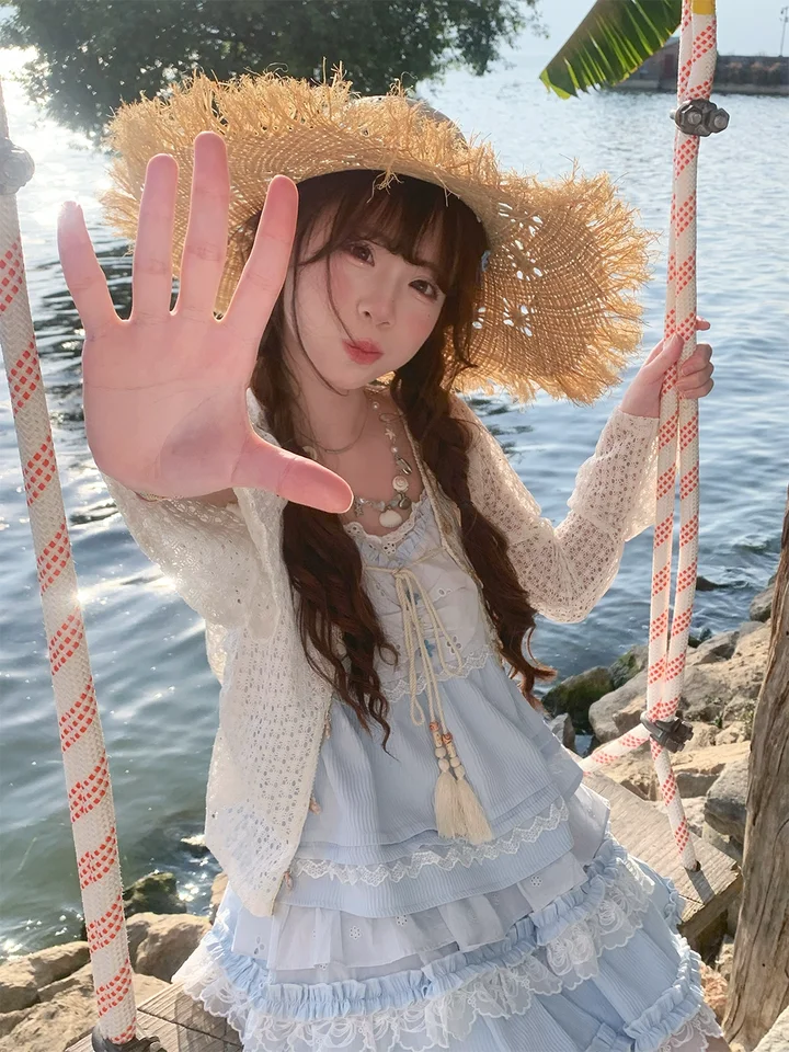 ビーチスタイルのボヘミアカーディガン【ライトな海塩色・ドル感ブルーキャミソール・フレアスカート】（セットアップ対応）
