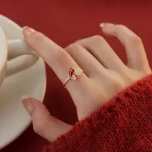 輝く紅色のコイモチーフリング【女性用・オープンタイプ・プレゼントに最適】