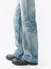 鹿脂クリームブルーのスプレーウォッシュダブルビーニットストレートデニムパンツ