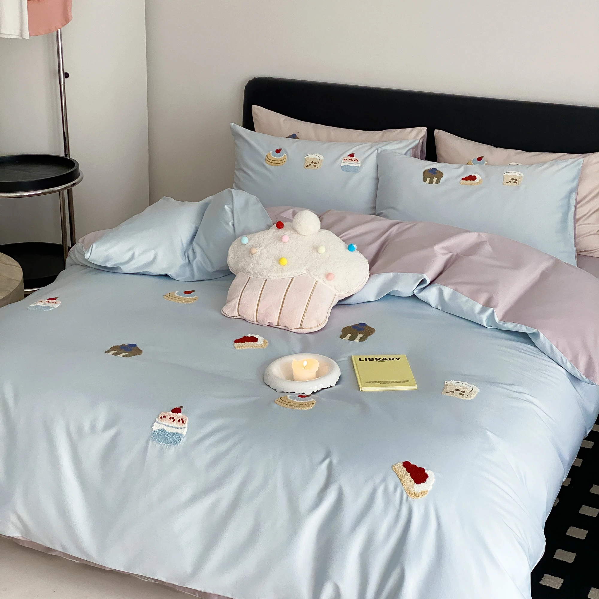 可愛いデザインの刺繍入りコットン掛け布団カバー：四季通用の少女風デザインと高密度全棉の実用性