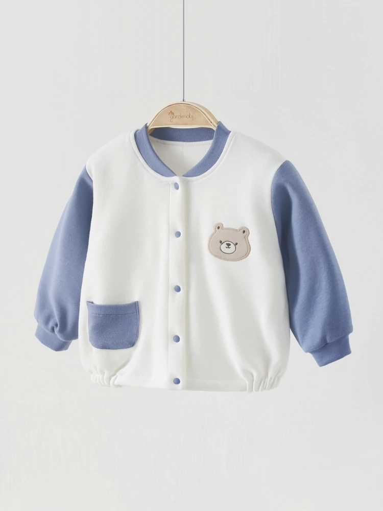 生後2ヶ月の赤ちゃんが冬に寒くならないようにする、寝るときの服装はこれで解決？