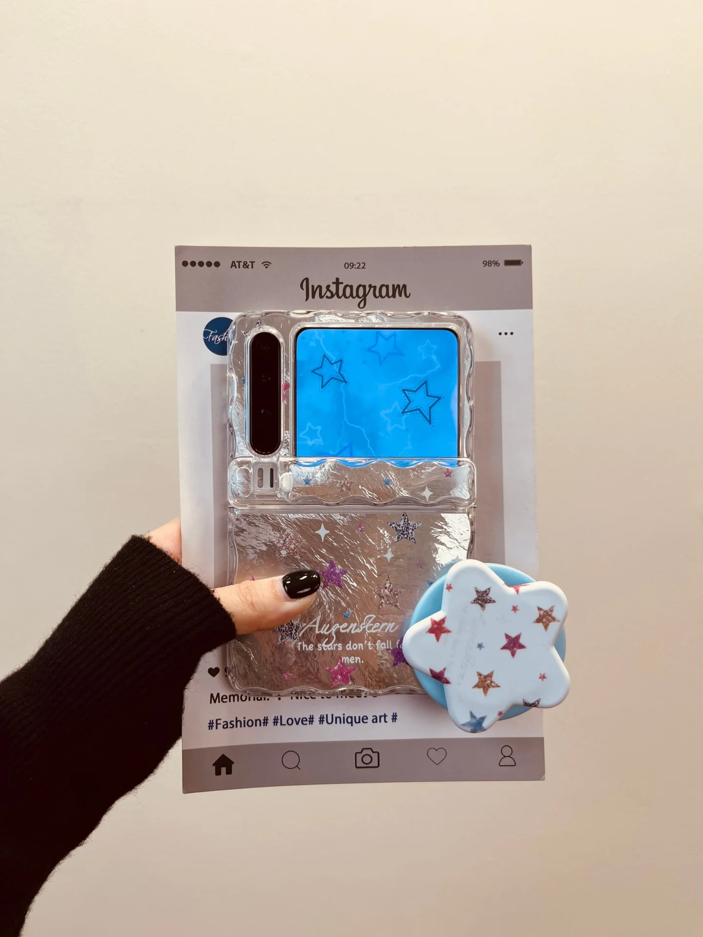 折りたたみ式スマートフォンケース：カラフルな星デザインと磁気スタンド機能の実用性解析