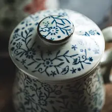 青花柄陶器製茶杯【茶水分離・蓋付き・復古的な釉下彩】