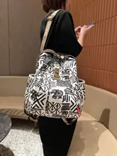 おしゃれで高感度な旅行用リュックサック【軽量・防水・オックスフォード生地】
