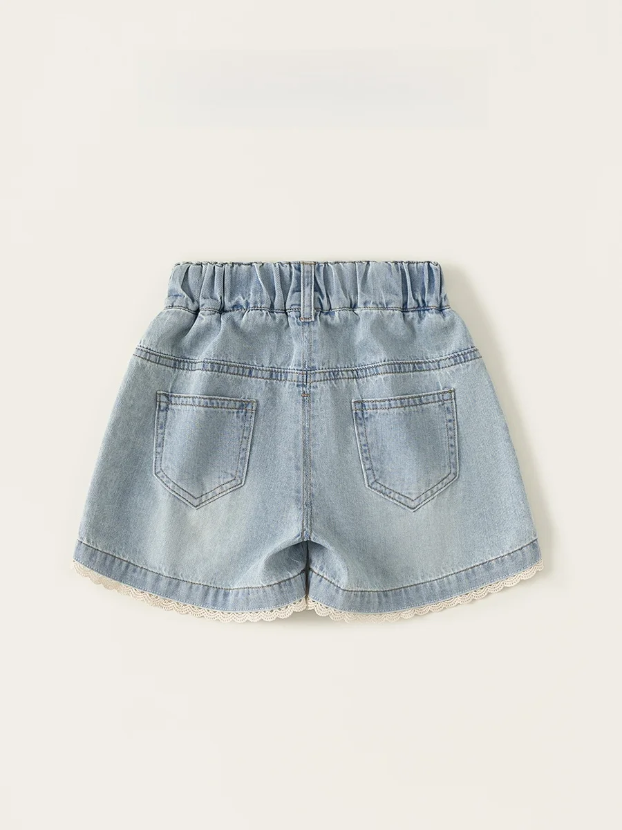 きれいめデニムコーデのための夏用ショートパンツ：薄色ドットリボンデザイン