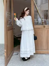 優雅な白い花柄ブラウスとスカート【春秋用・女性・体型カバー】（セットアップ対応）