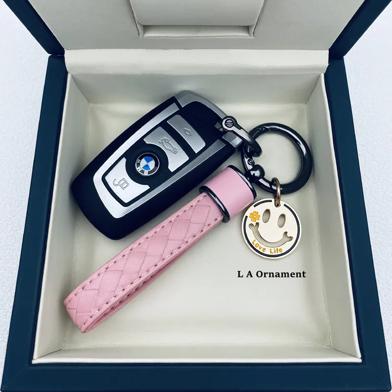 11月に使えるモチーフは？スマイルキーリングが今季の心に届く理由