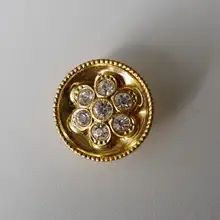 ドイツ製ヴィンテージ日式デザインの金メッキ金属製サンフラワーボタン【ラインストーン装飾】
