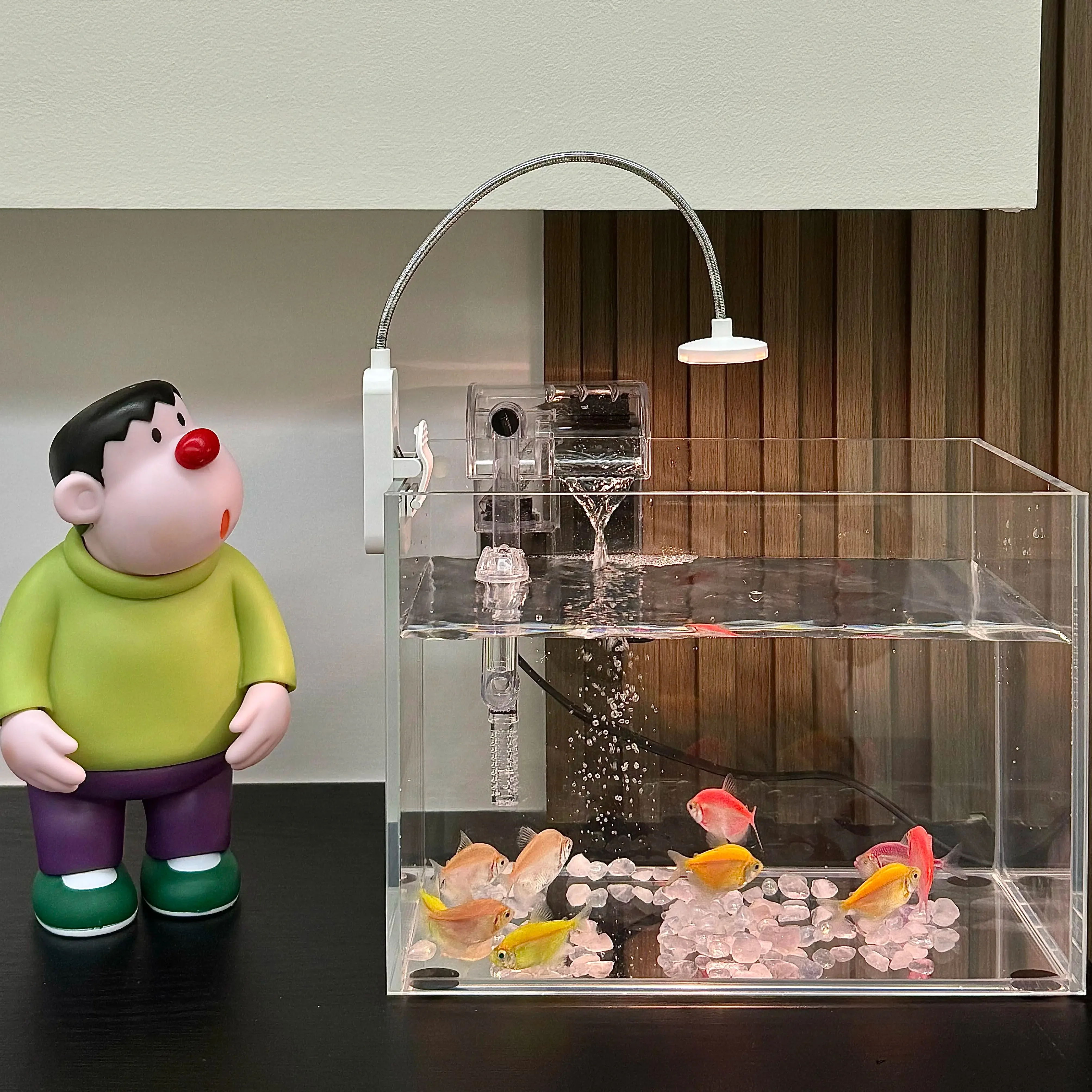 メダカ稚魚水槽用フィルター付きポンプ：小型水槽の水質管理に最適な設置方法