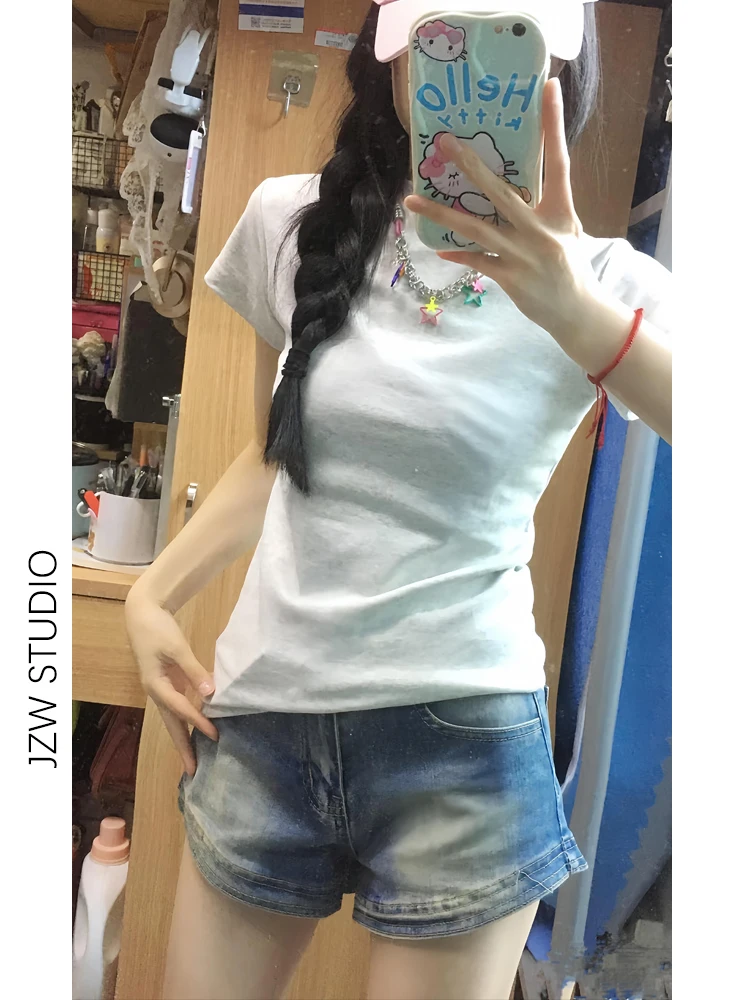 小柄女性が秋に着るべきデニムショートパンツは、これだ！？